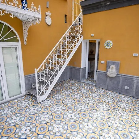 Konukevi Leone D'autore - Rooftop Centro Storico Napoli